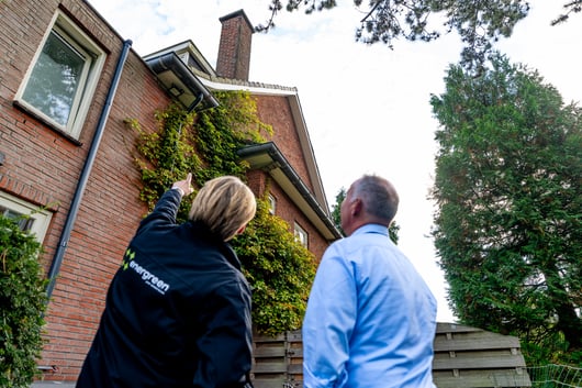 Audit Home Power — un conseiller énergétique analyse une habitation
